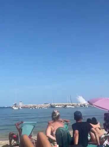 Un avion s'écrase en mer devant des dizaines de personnes : vidéo choquante