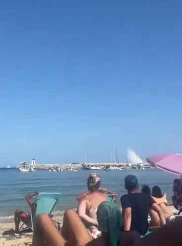 Un avion s'écrase en mer devant des dizaines de personnes : vidéo choquante