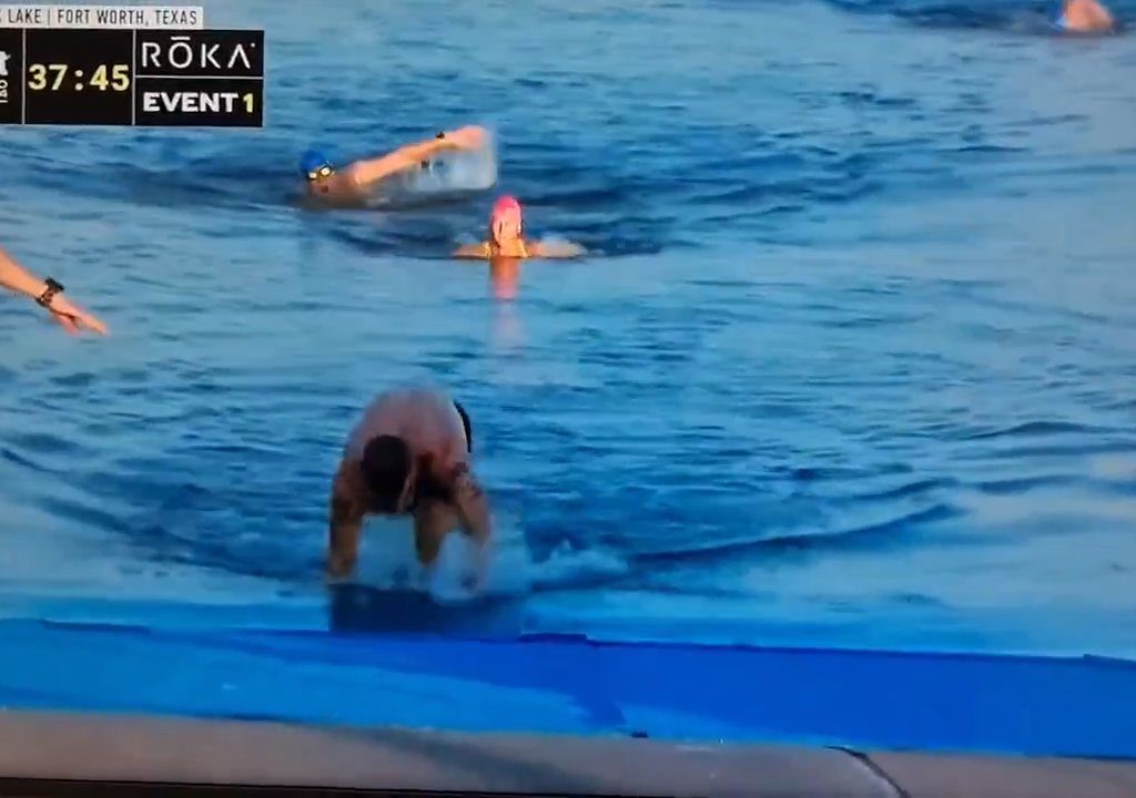 Atleta di CrossFit muore durante gara, annega in diretta ripreso dalla tv video shock