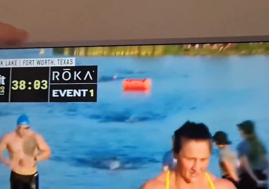 Atleta di CrossFit muore durante gara, annega in diretta ripreso dalla tv video shock