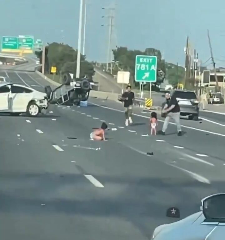 Auto überschlägt sich nach Unfall, zwei Kinder werden auf wundersame Weise sicher herausgeschleudert: Video