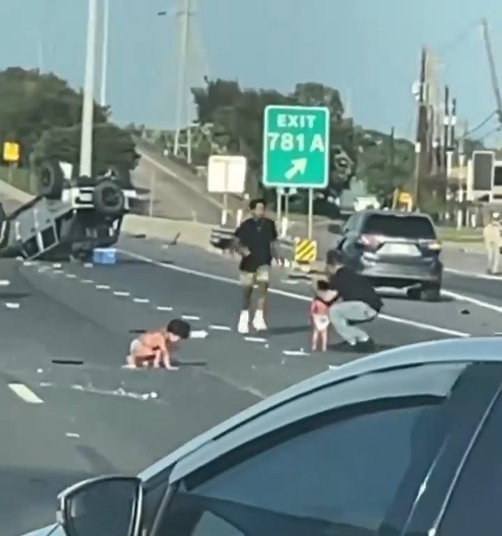 Auto überschlägt sich nach Unfall, zwei Kinder werden auf wundersame Weise sicher herausgeschleudert: Video