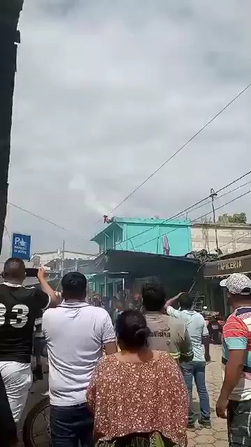 Danse sur la terrasse et touche le câble haute tension : un jeune de 15 ans décapité, vidéo choc