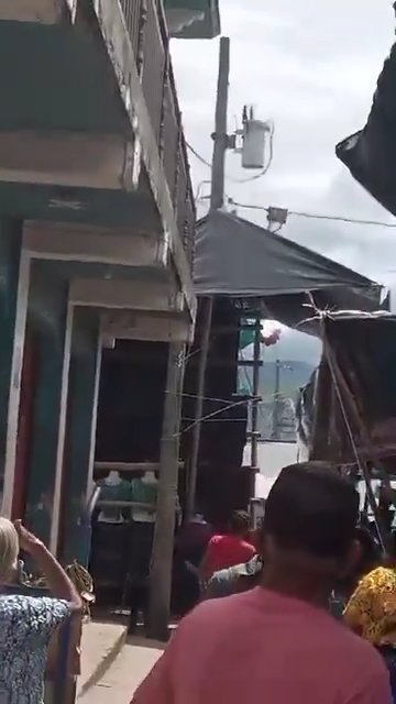 Danse sur la terrasse et touche le câble haute tension : un jeune de 15 ans décapité, vidéo choc