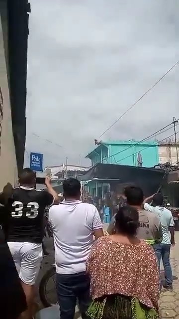 Baila en la terraza y toca cable de alta tensión: joven de 15 años decapitada, impactante video