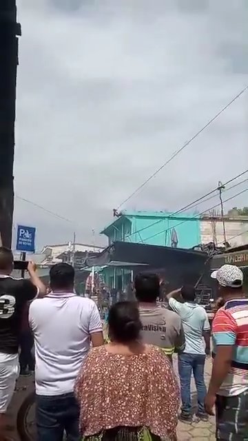 Danse sur la terrasse et touche le câble haute tension : un jeune de 15 ans décapité, vidéo choc