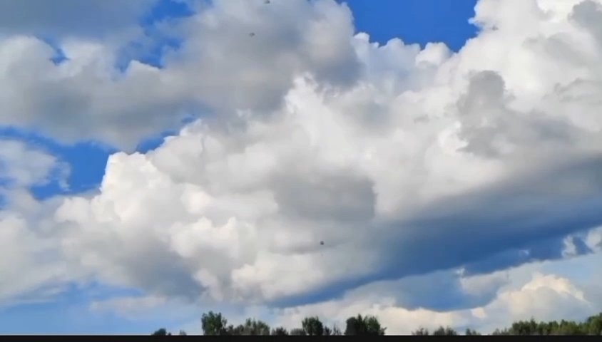 Une femme saute avec un parachute qui ne s'ouvre pas, le crash filmé sur téléphone portable