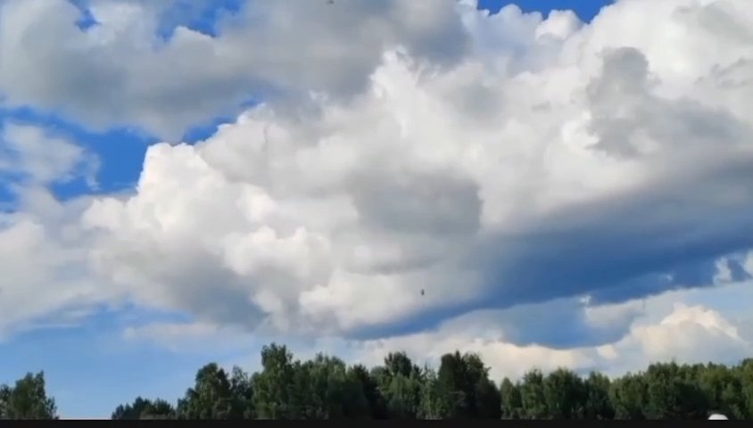 Une femme saute avec un parachute qui ne s'ouvre pas, le crash filmé sur téléphone portable