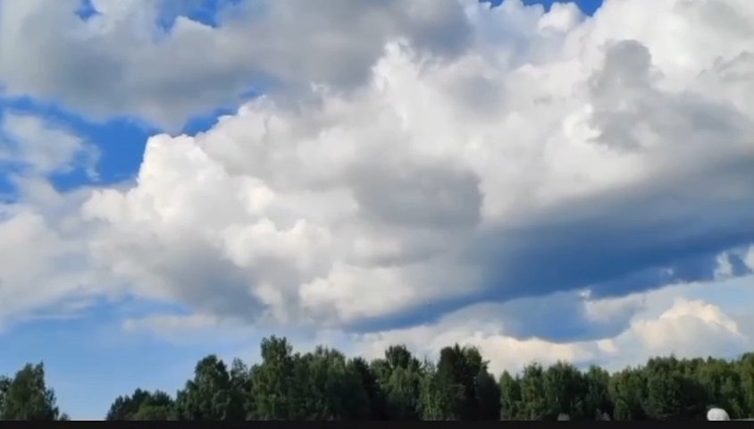 Une femme saute avec un parachute qui ne s'ouvre pas, le crash filmé sur téléphone portable