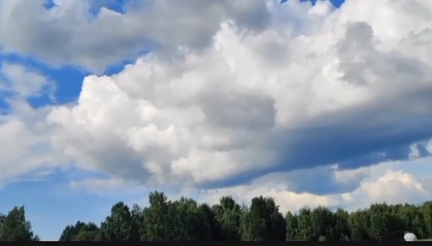 Une femme saute avec un parachute qui ne s'ouvre pas, le crash filmé sur téléphone portable