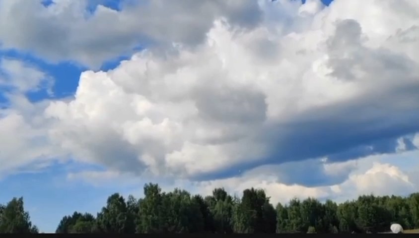 Une femme saute avec un parachute qui ne s'ouvre pas, le crash filmé sur téléphone portable