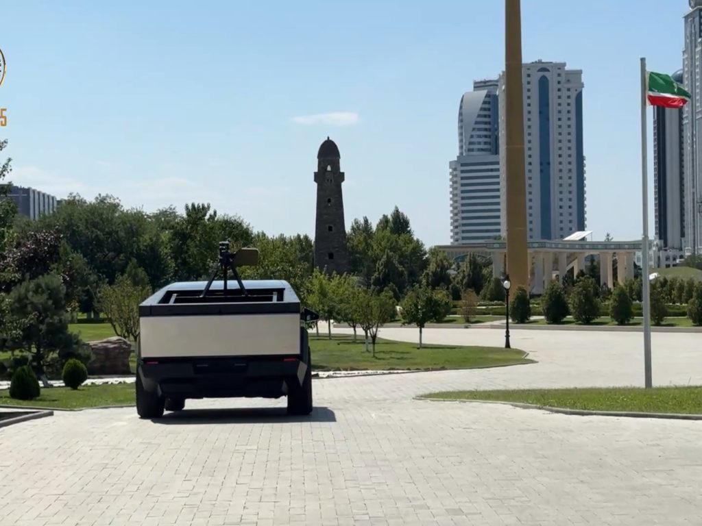 Kadyrov y el Tesla Cybertruck con ametralladora: la verdadera historia del regalo de Musk