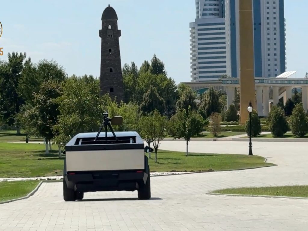 Kadyrov y el Tesla Cybertruck con ametralladora: la verdadera historia del regalo de Musk