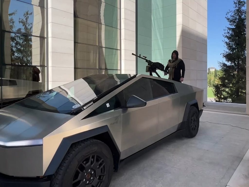 Kadyrov et le Tesla Cybertruck avec mitrailleuse : l'histoire vraie du cadeau de Musk