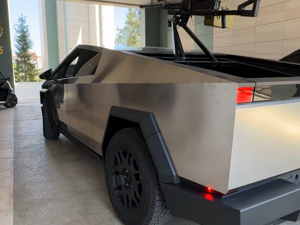 Kadyrov et le Tesla Cybertruck avec mitrailleuse : l'histoire vraie du cadeau de Musk