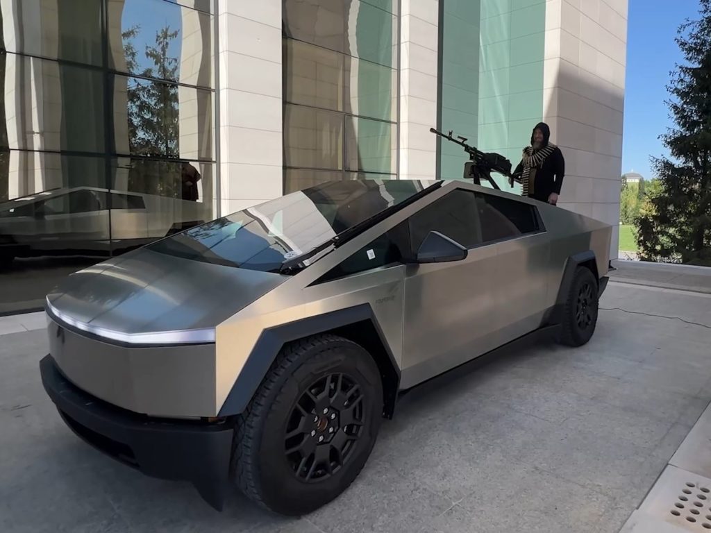 Kadyrov et le Tesla Cybertruck avec mitrailleuse : l'histoire vraie du cadeau de Musk