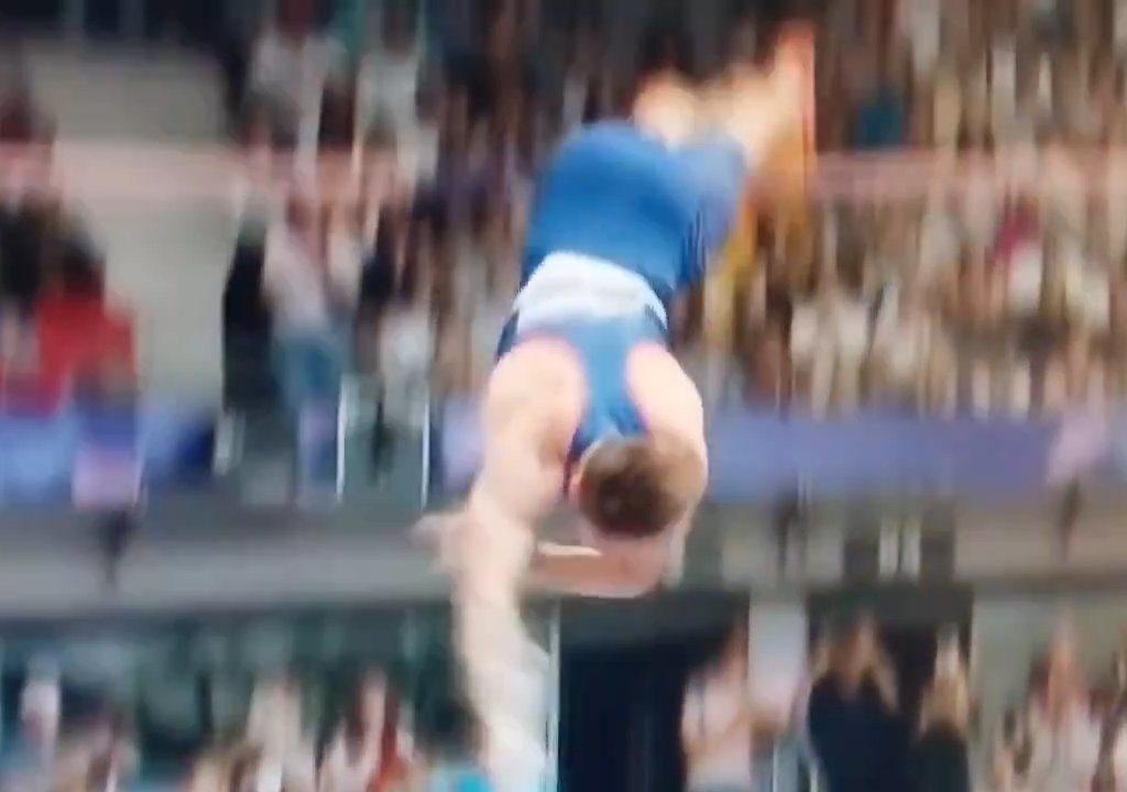 Olimpiadi, atleta di salto con l'asta eliminato per colpa del suo pene