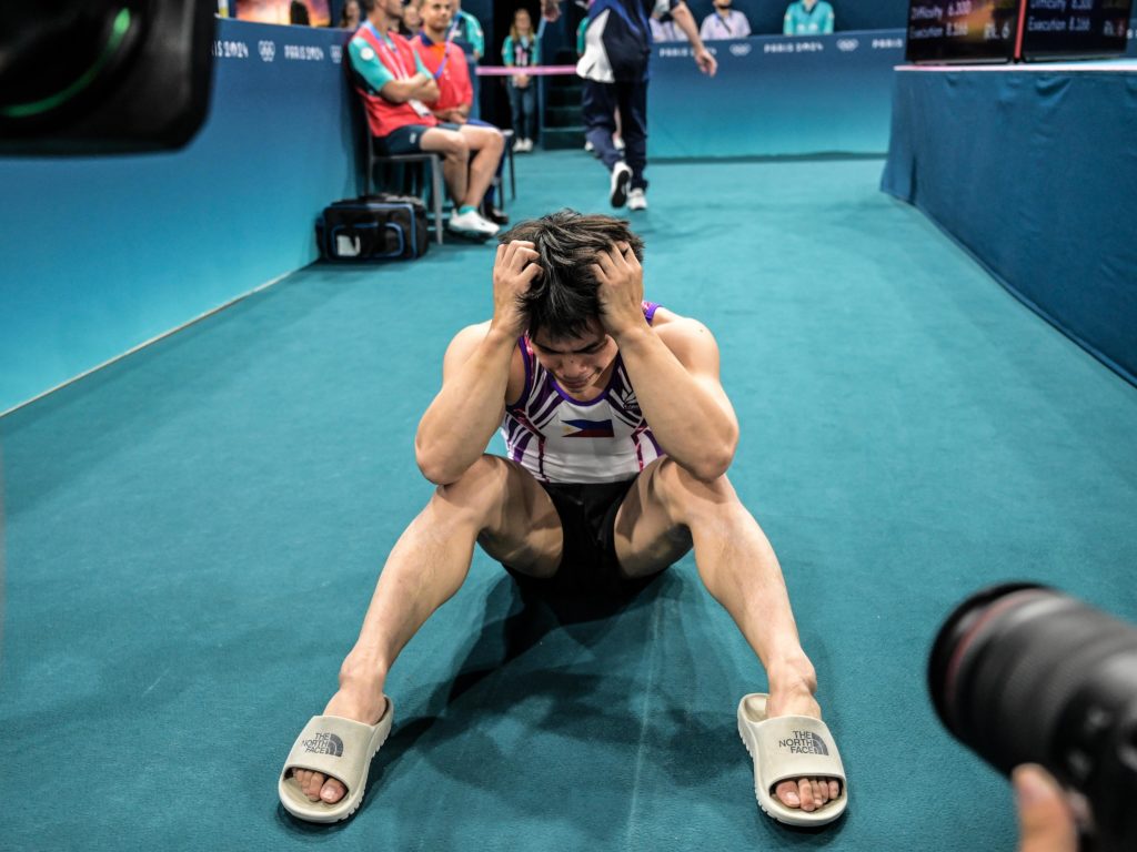 Vince l'oro alle Olimpiadi, atleta premiato con una colonscopia