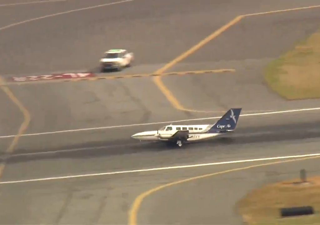 Avión aterriza sobre una sola rueda: video muestra la maniobra del héroe piloto