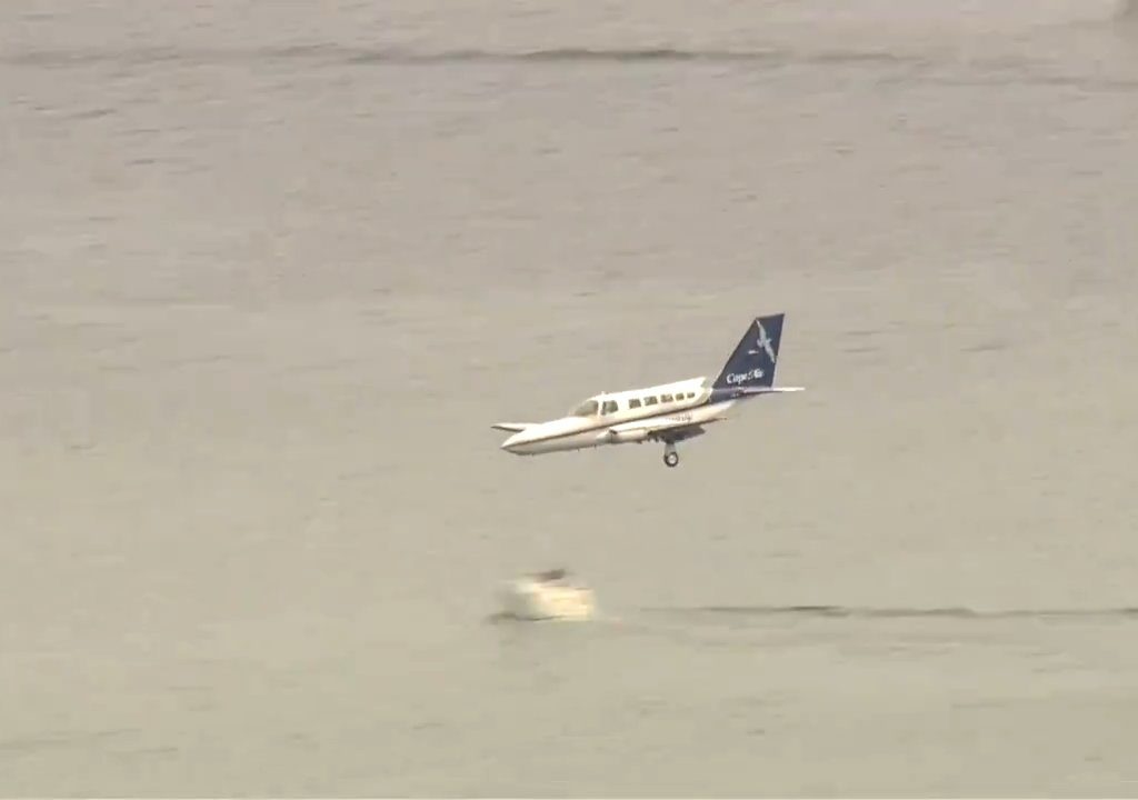 Avión aterriza sobre una sola rueda: video muestra la maniobra del héroe piloto