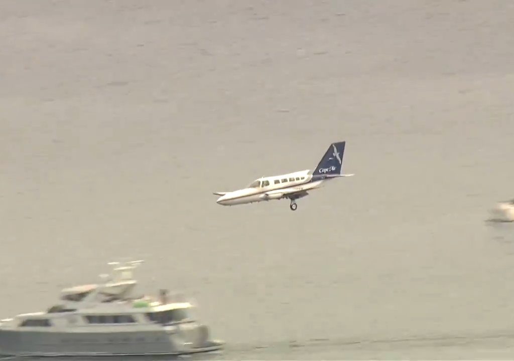 Avión aterriza sobre una sola rueda: video muestra la maniobra del héroe piloto