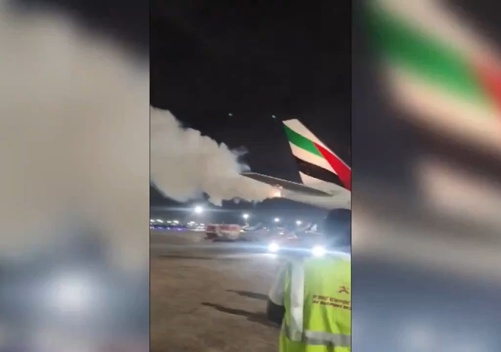 L'avion brûle pendant le ravitaillement mais les passagers sont obligés de monter à bord