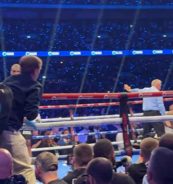 Anthony Joshua e la linguaccia prima del ko di Daniel Dubois: svelati i motivi del gesto