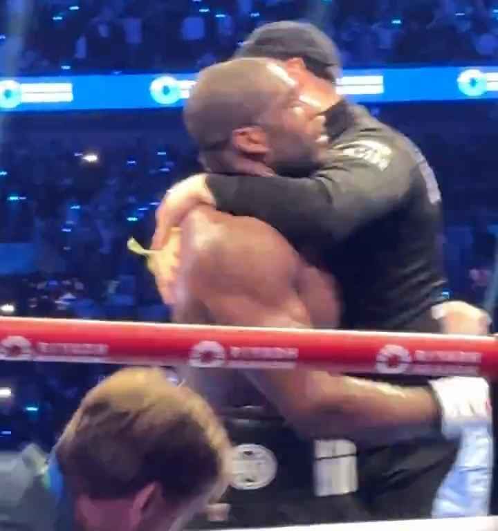 Anthony Joshua e la linguaccia prima del ko di Daniel Dubois: svelati i motivi del gesto