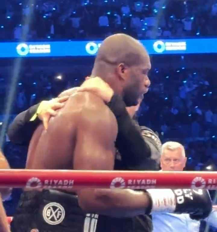 Anthony Joshua e la linguaccia prima del ko di Daniel Dubois: svelati i motivi del gesto