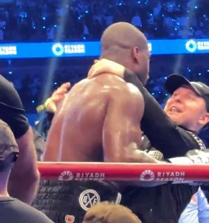 Anthony Joshua e la linguaccia prima del ko di Daniel Dubois: svelati i motivi del gesto