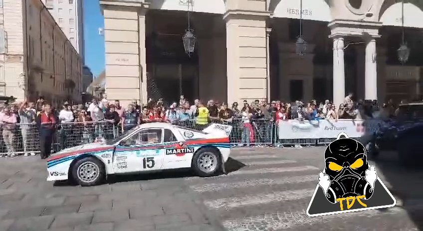 Auto sulla folla al Salone di Torino 2024: video shock