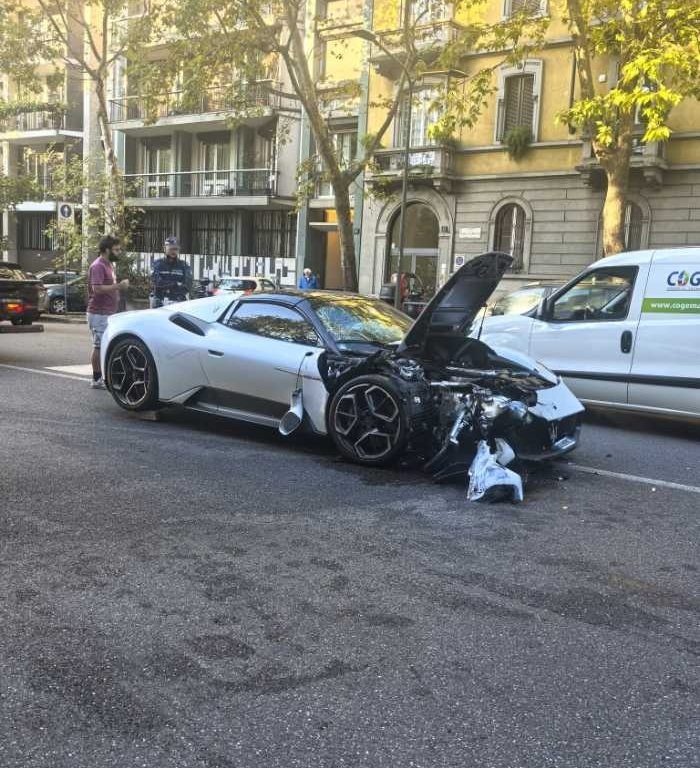 Distrugge una Maserati MC20 e la abbandona: mistero durante la Milano Fashion Week