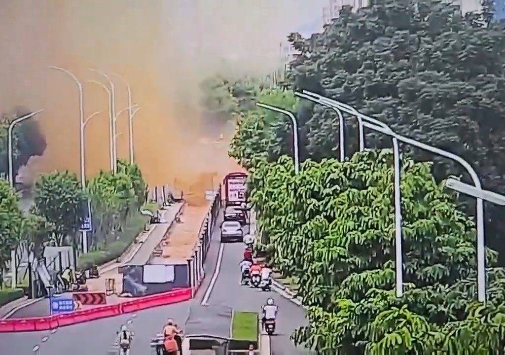 Fognatura esplode durante un test di pressione: geyser di feci alta 10 metri