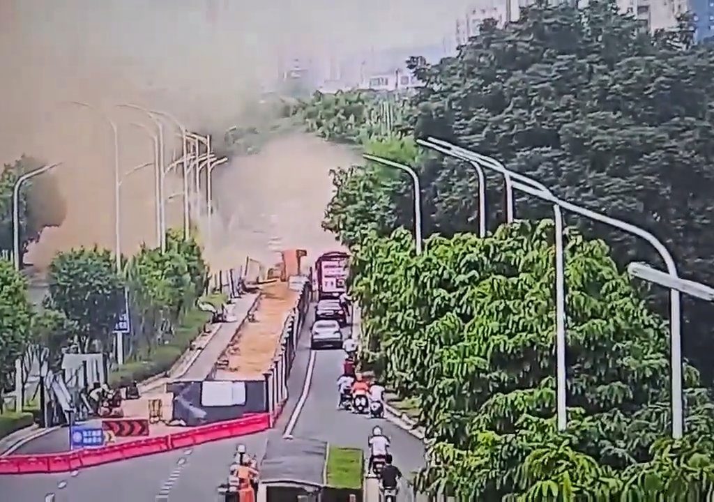 Fognatura esplode durante un test di pressione: geyser di feci alta 10 metri