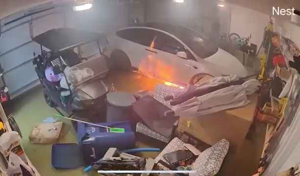 Garaje inundado por huracán, Tesla explota: vídeo dramático