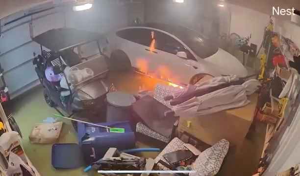 Garaje inundado por huracán, Tesla explota: vídeo dramático