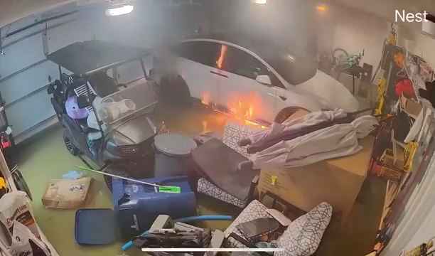 Garaje inundado por huracán, Tesla explota: vídeo dramático