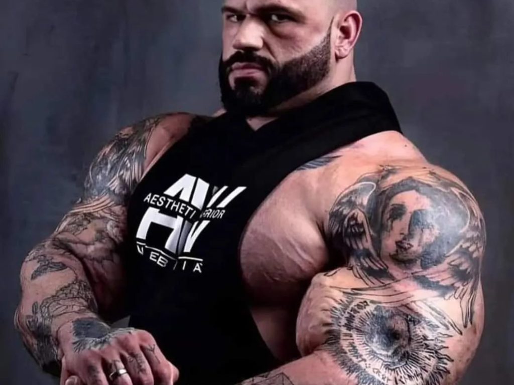 Il "mostro" dei bodybuilder morto a 36 anni: mangiava 100 sushi e 2 kg di carne al giorno