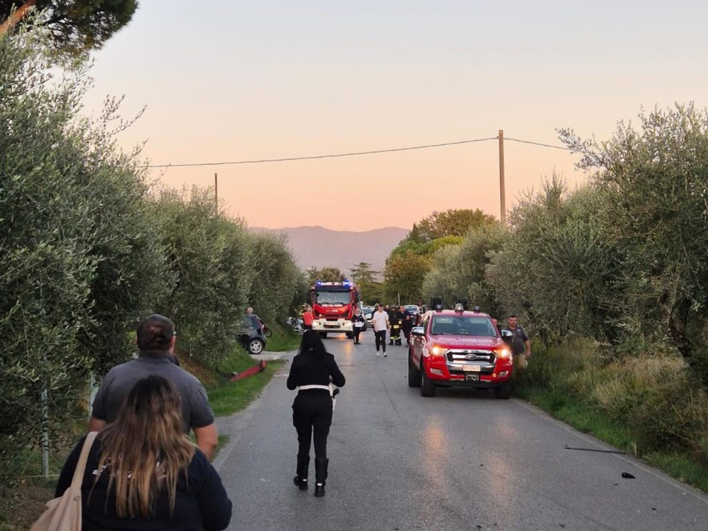 Der schlimmste Autofahrer der Welt: Innerhalb von 24 Stunden prallt er gegen eine Tankstelle und ein Auto