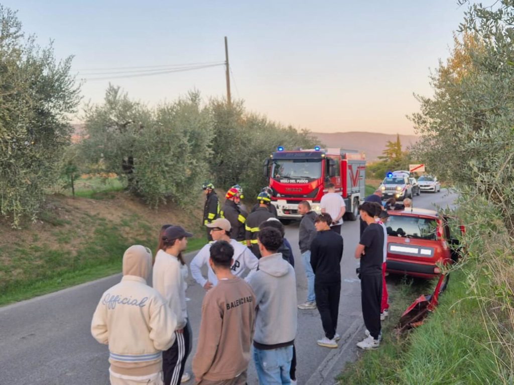 Der schlimmste Autofahrer der Welt: Innerhalb von 24 Stunden prallt er gegen eine Tankstelle und ein Auto