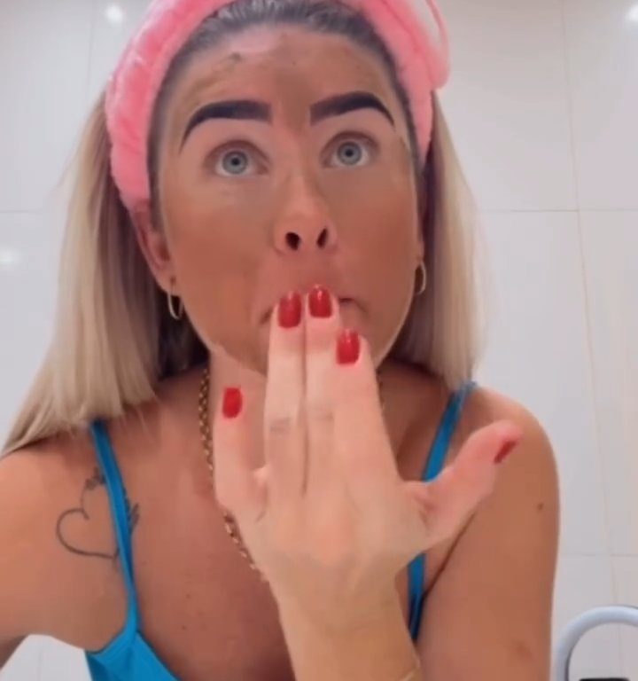 Influencer hace un cubrebocas con sus heces: tras videos vecinos la desalojan