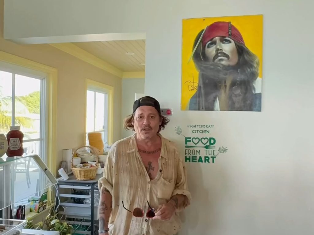 Johnny Depp sourit à nouveau : les dents pourries réparées