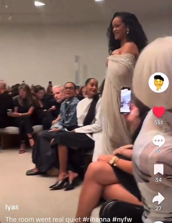 Rihanna ignora Naomi Campbell durante sfilata: video virale