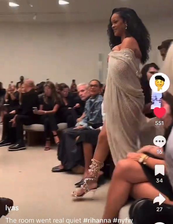 Rihanna ignora a Naomi Campbell durante desfile de moda: video viral