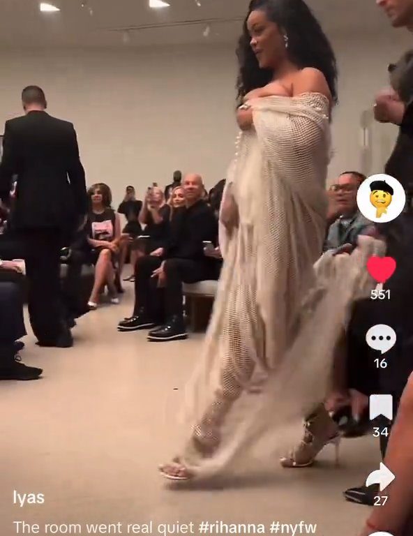 Rihanna ignora Naomi Campbell durante sfilata: video virale