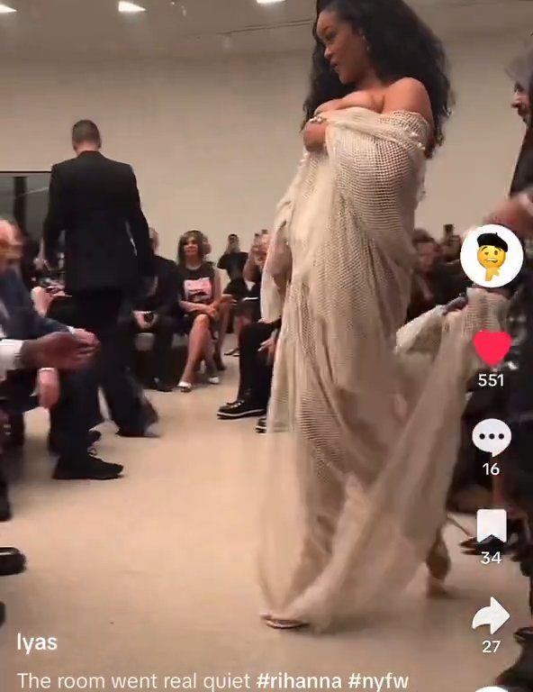 Rihanna ignora a Naomi Campbell durante desfile de moda: video viral