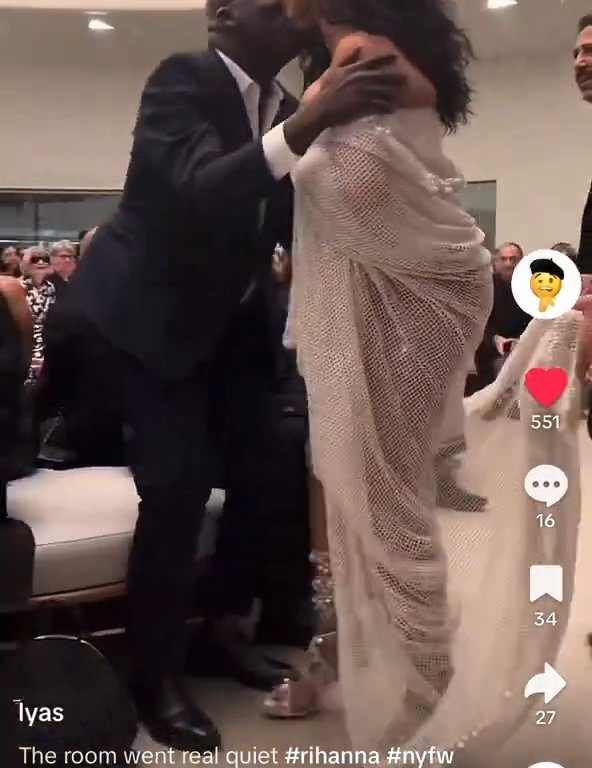 Rihanna ignora Naomi Campbell durante sfilata: video virale