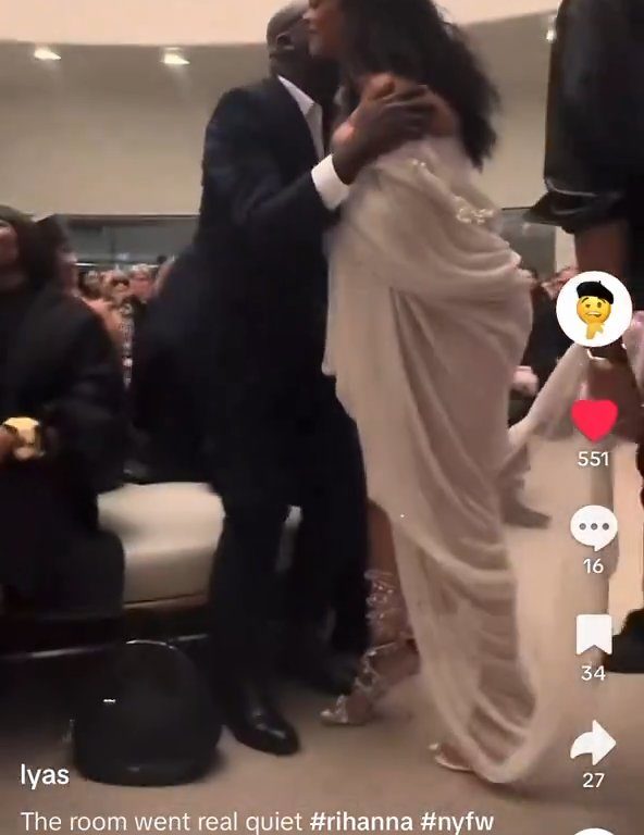 Rihanna ignora Naomi Campbell durante sfilata: video virale