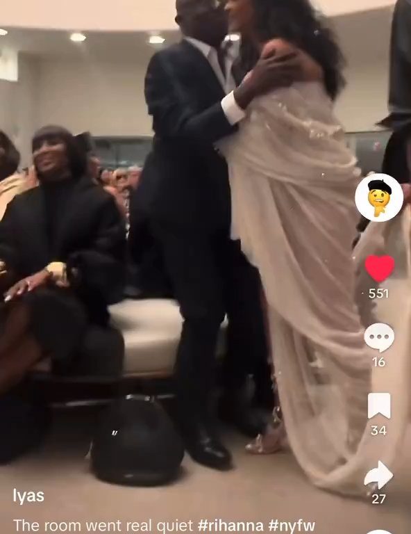 Rihanna ignora Naomi Campbell durante sfilata: video virale