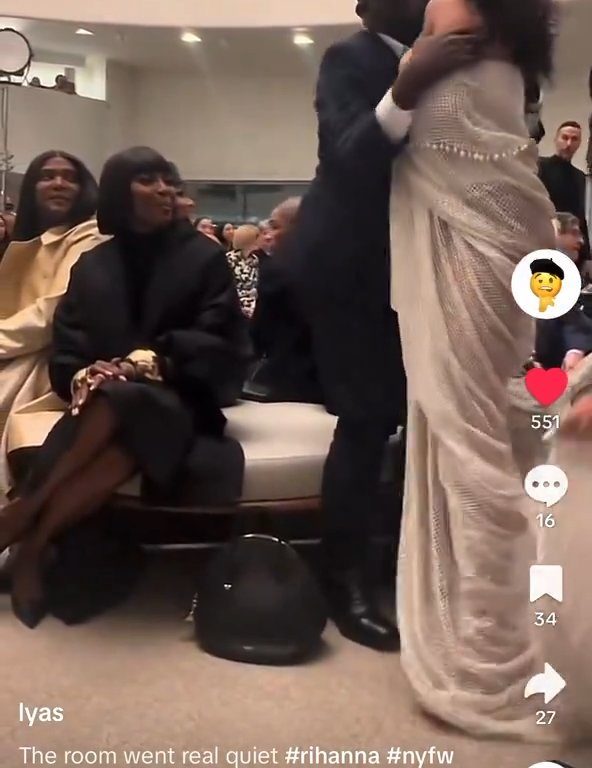 Rihanna ignora Naomi Campbell durante sfilata: video virale